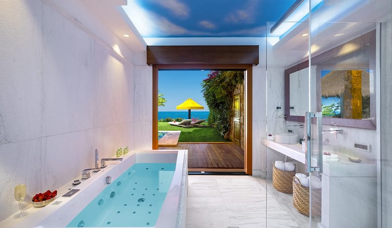 Luxury Bathroom ONE Royal Spa Villa